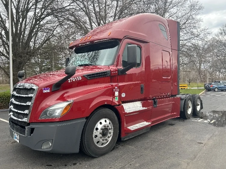 2019 Freightliner Cascadia - image 3