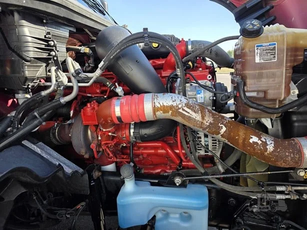 2023 International LT - image 14