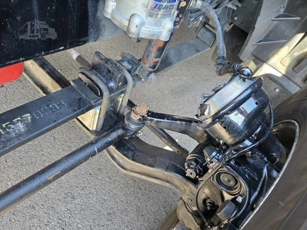 2023 International LT - image 12