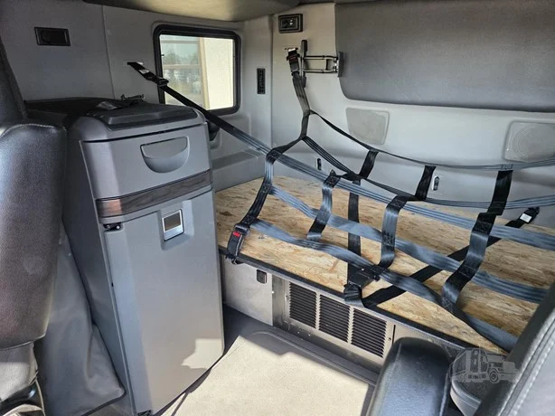 2023 International LT - image 24