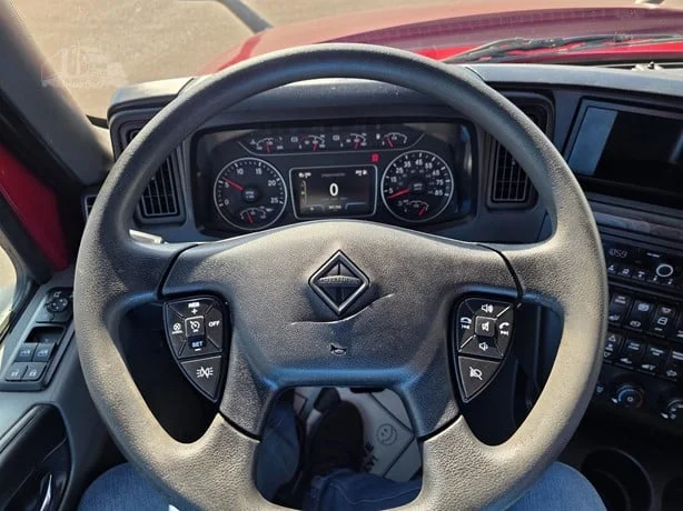 2023 International LT - image 31