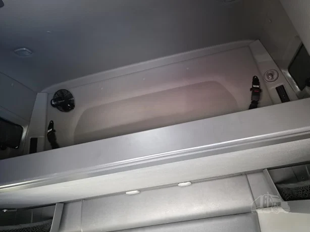 2023 International LT - image 25