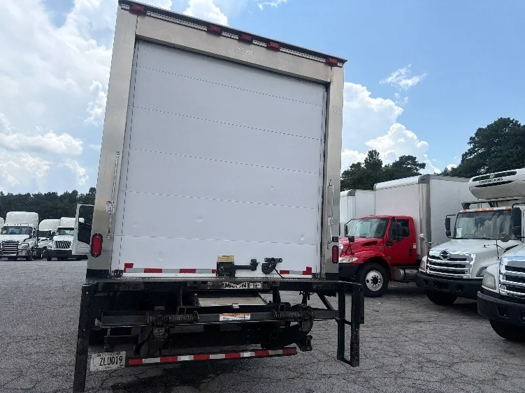 2019 Hino 268 in Forest Park, GA — photo 5