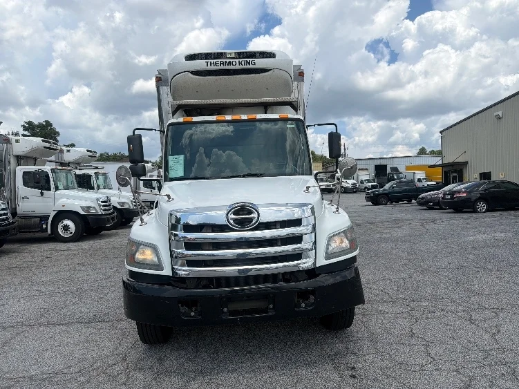 2019 Hino 268 in Forest Park, GA — photo 2