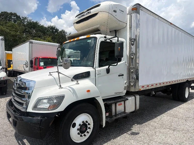 2019 Hino 268 in Forest Park, GA — photo 3