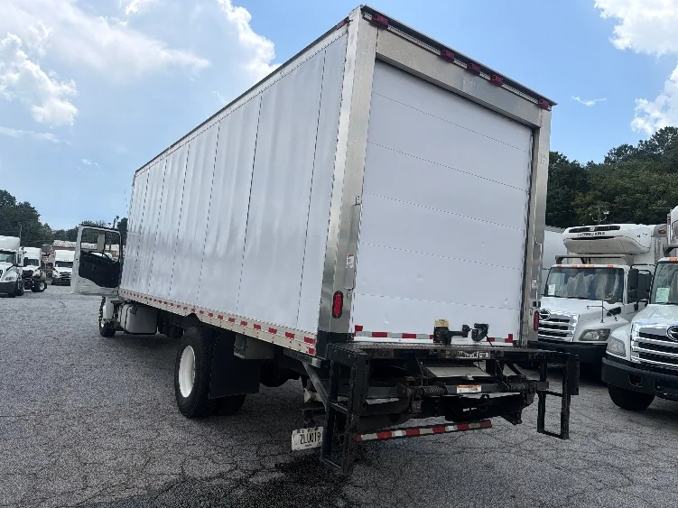2019 Hino 268 in Forest Park, GA — photo 4