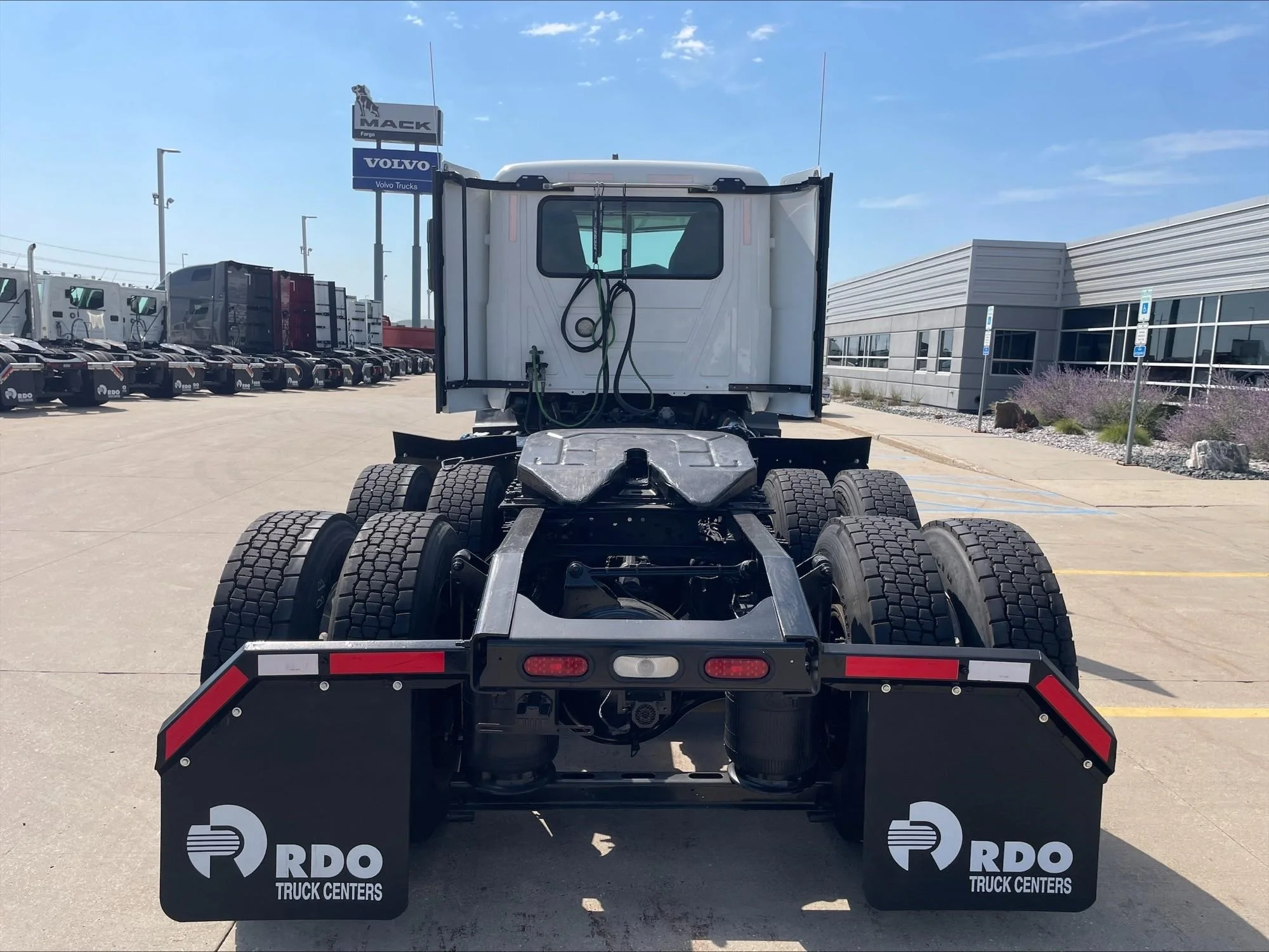 2022 Mack Anthem — photo 4