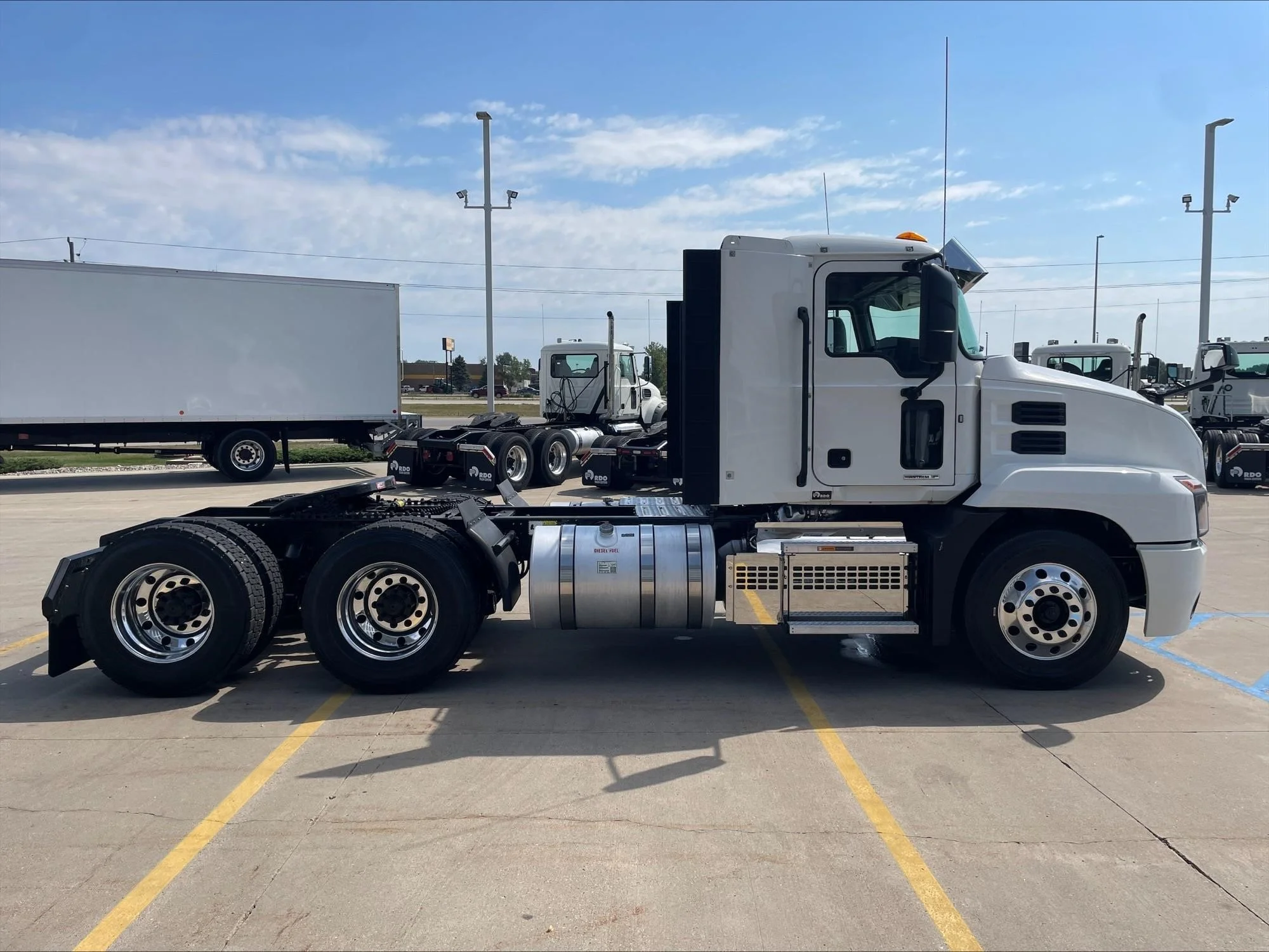 2022 Mack Anthem — photo 6