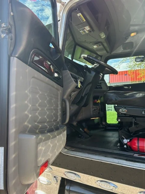 2023 Peterbilt 389 - image 11