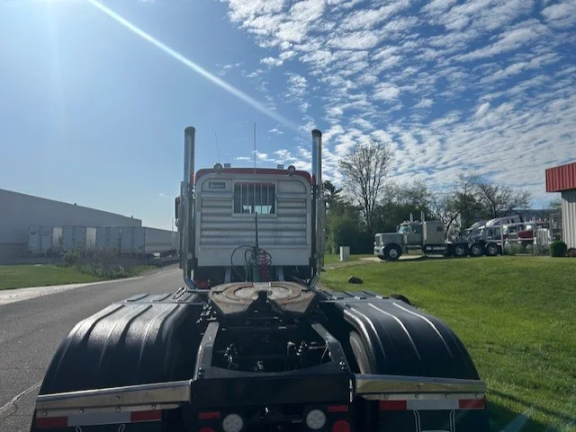 2023 Peterbilt 389 - image 5