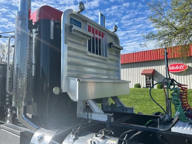 2023 Peterbilt 389 - image 8