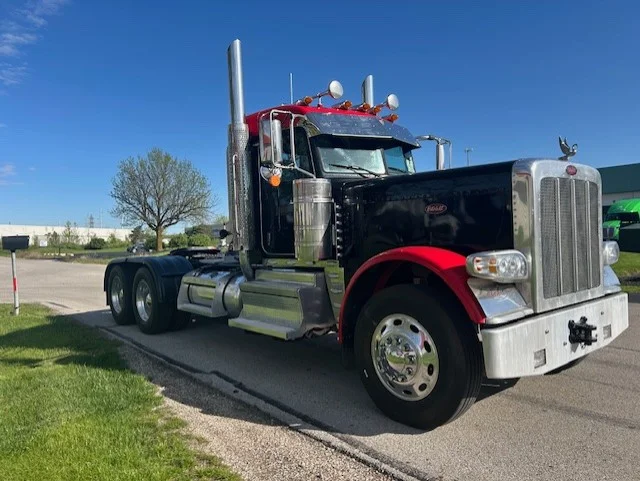 2023 Peterbilt 389 - image 2