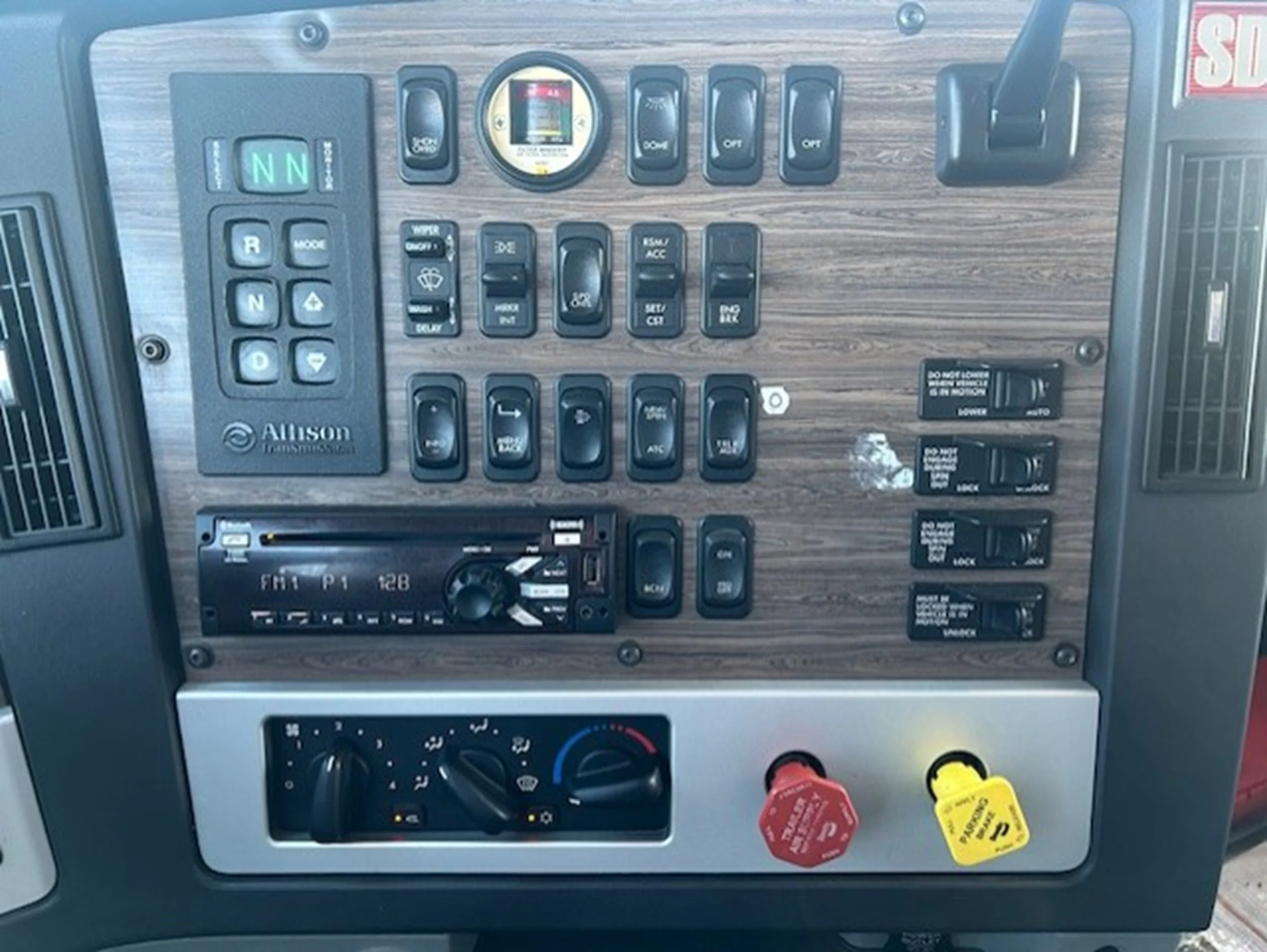 2021 Freightliner 122SD in Fort Worth, TX — photo 20