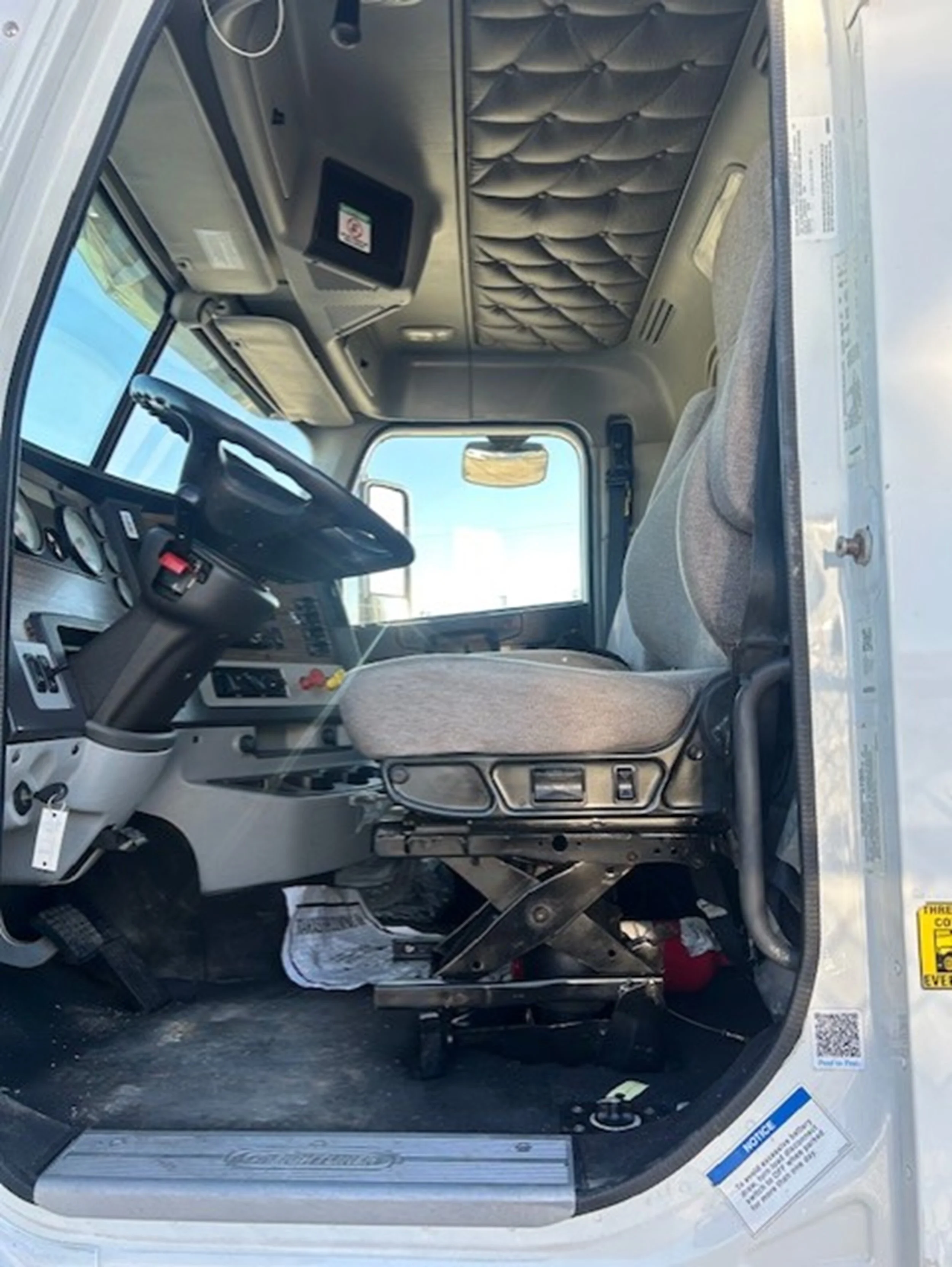 2021 Freightliner 122SD in Fort Worth, TX — photo 17
