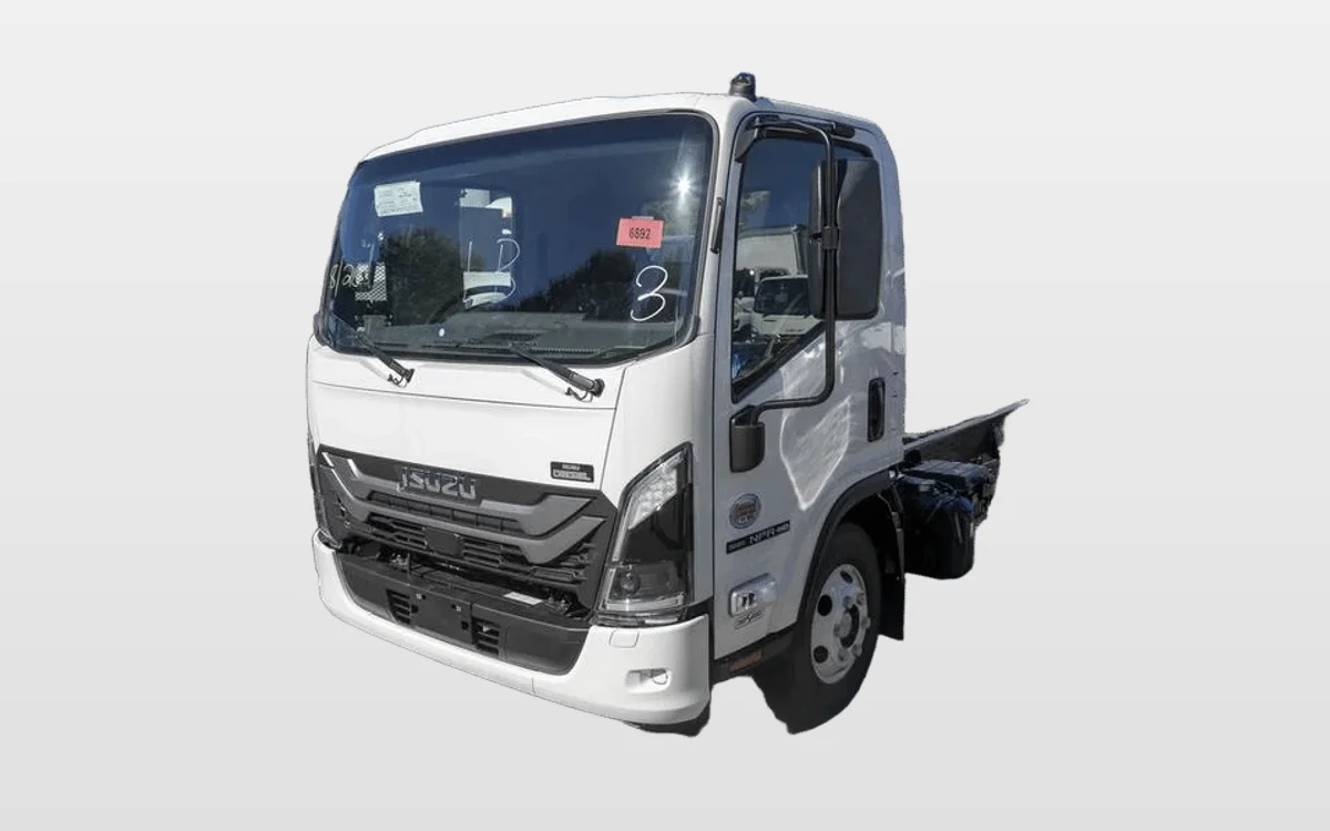 2025 Isuzu - image 1