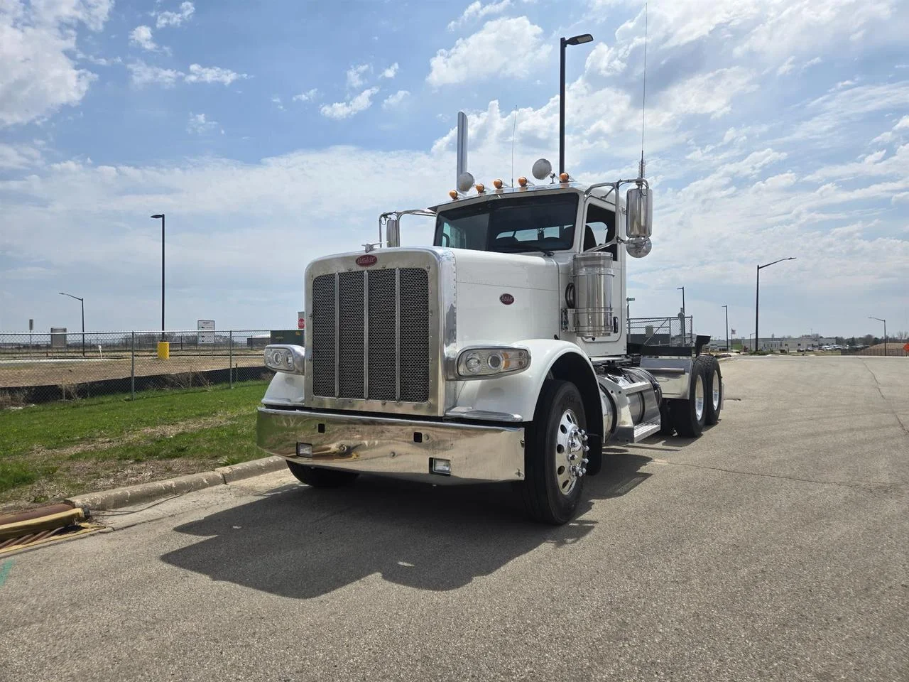 2021 Peterbilt 389 in Eau Claire, WI — photo 12