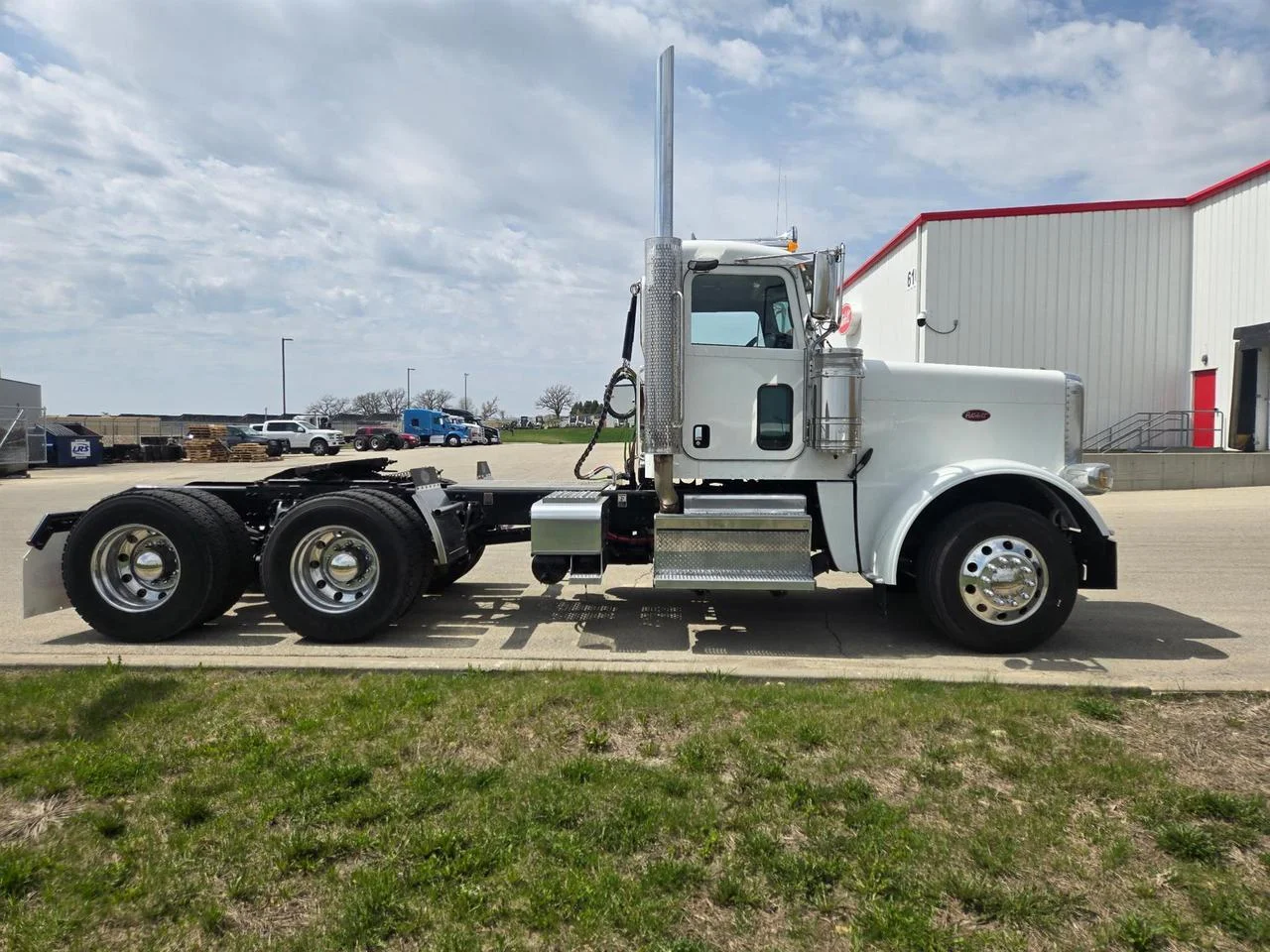 2021 Peterbilt 389 in Eau Claire, WI — photo 3