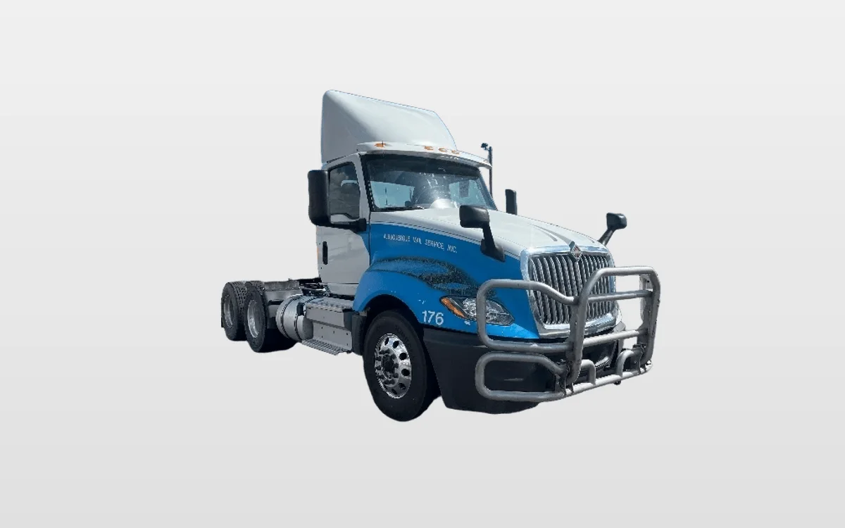 2019 International LT - image 1