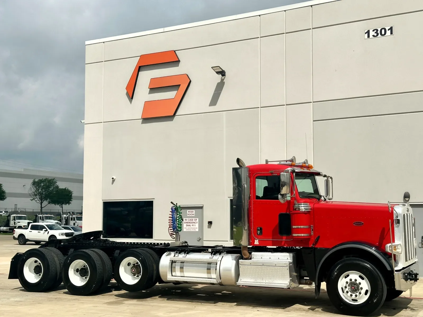 2017 Peterbilt 389 in Hutchins, TX