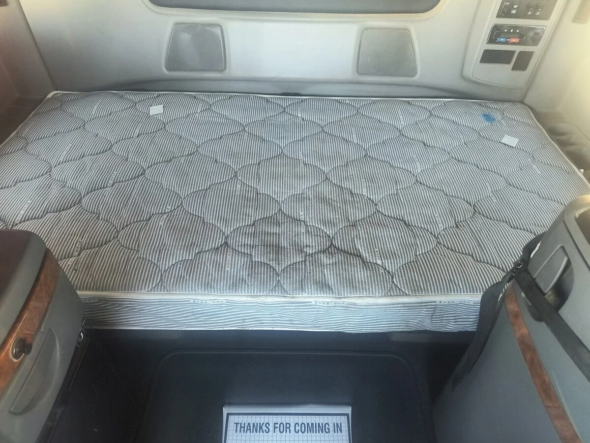 2018 International LT - image 5