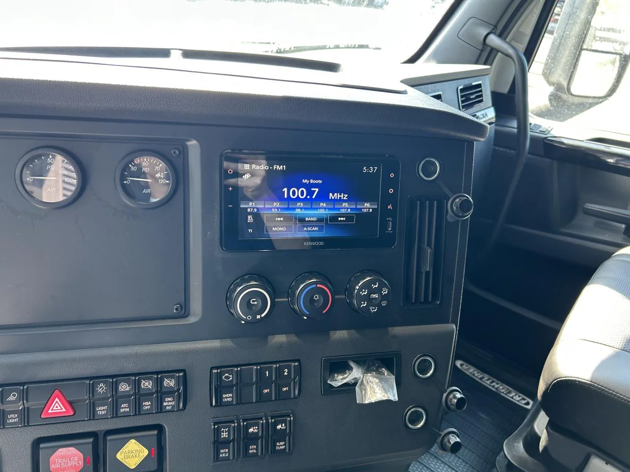 2027 Freightliner in Pacific, WA — photo 8
