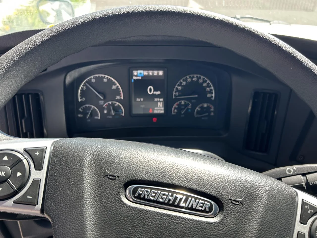 2027 Freightliner in Pacific, WA — photo 9