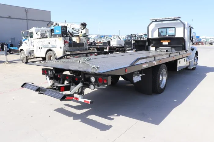 2025 Peterbilt 536 in Houston, TX — photo 7