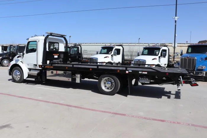 2025 Peterbilt 536 in Houston, TX — photo 4