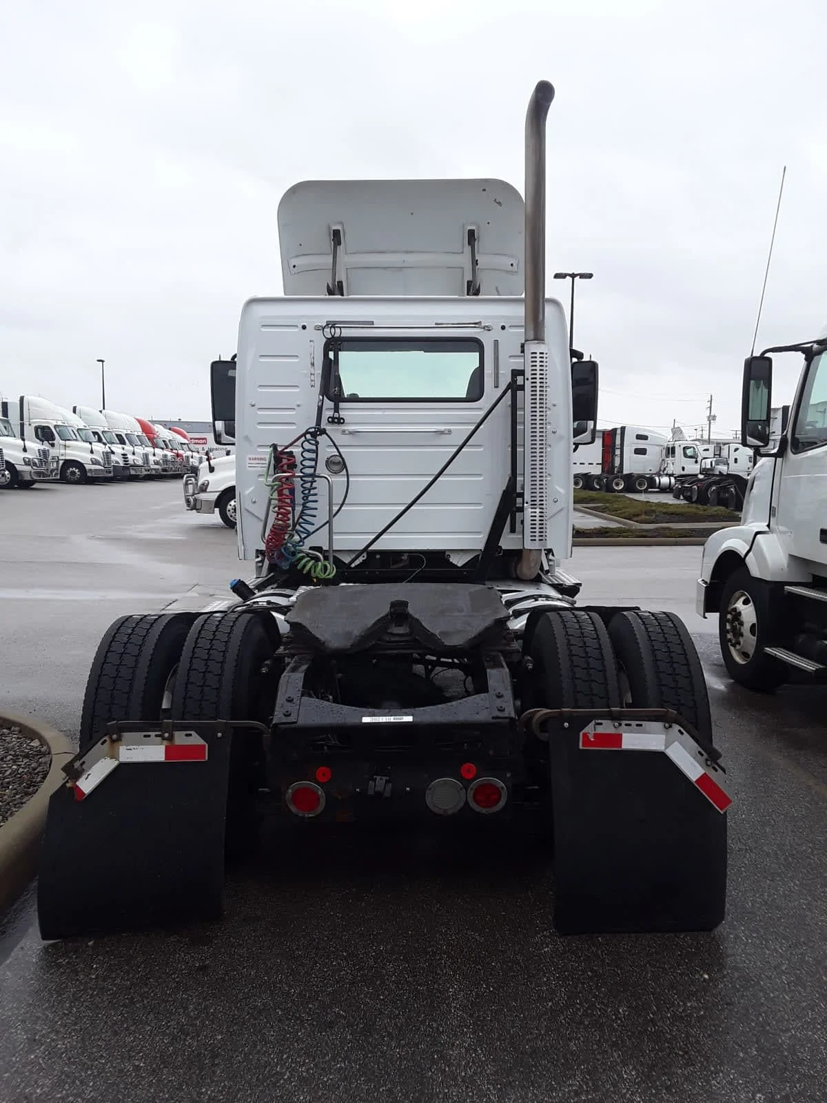 2016 Volvo VNL 860 in Cleveland, OH — photo 5
