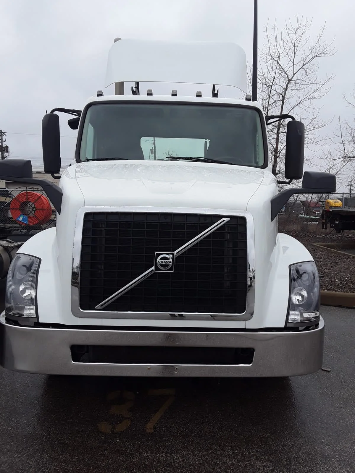 2016 Volvo VNL 860 in Cleveland, OH — photo 2