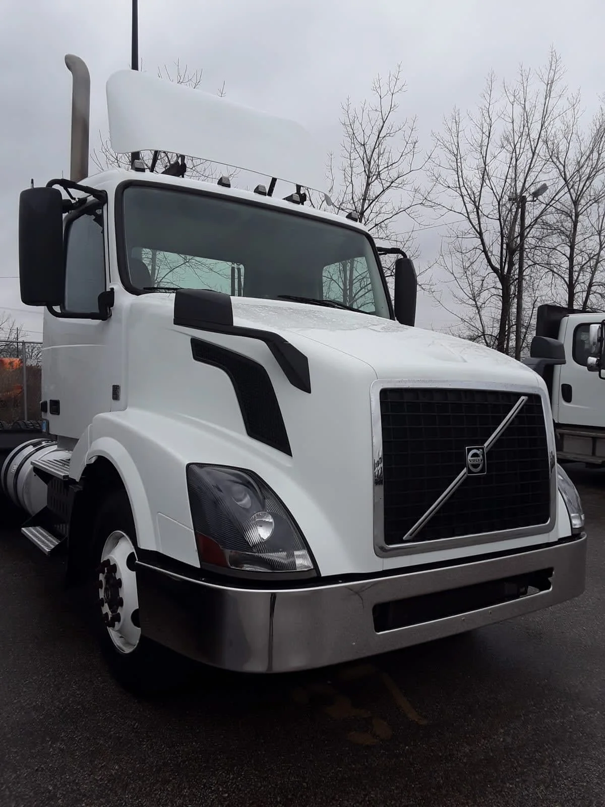 2016 Volvo VNL 860 in Cleveland, OH — photo 3