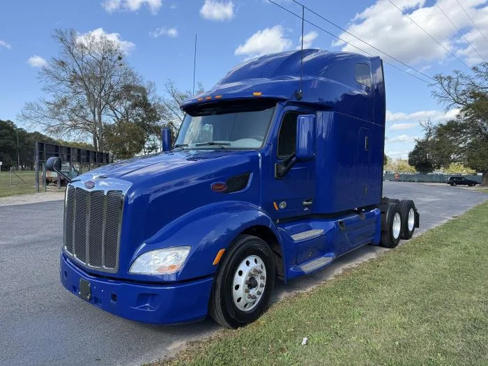 2022 Peterbilt 579 in Mobile, AL — photo 2