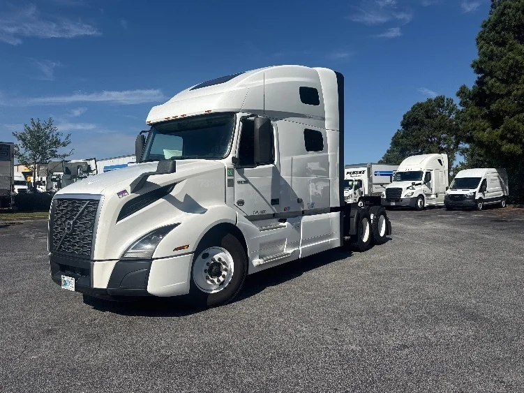 2022 Volvo VNL 760 - image 3