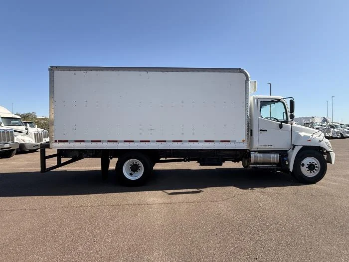 2018 Hino 268 — photo 8