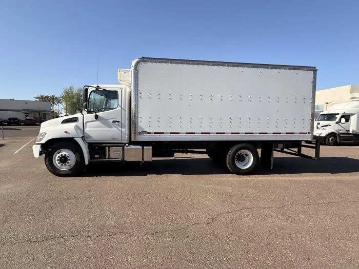 2018 Hino 268 — photo 3