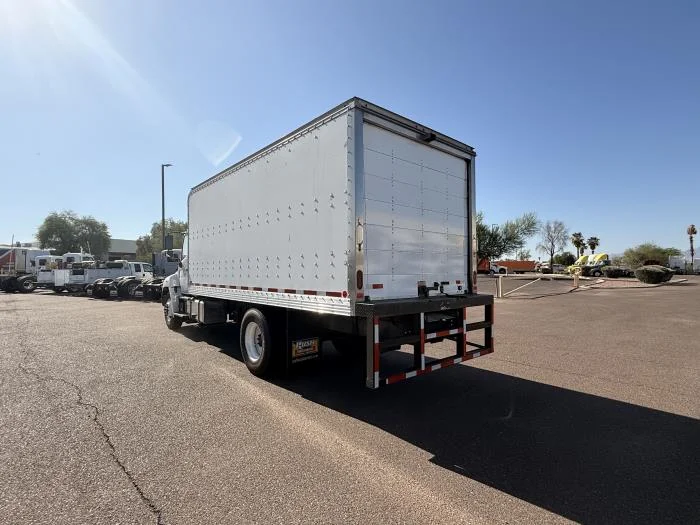 2018 Hino 268 — photo 5