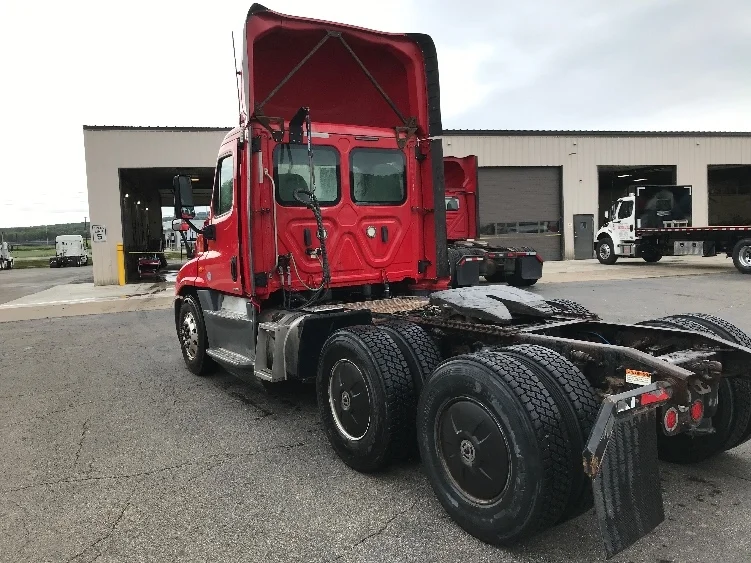 2018 Freightliner Cascadia - image 5