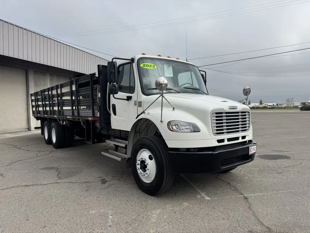 2022 Freightliner eM2 in Fresno, CA — photo 2