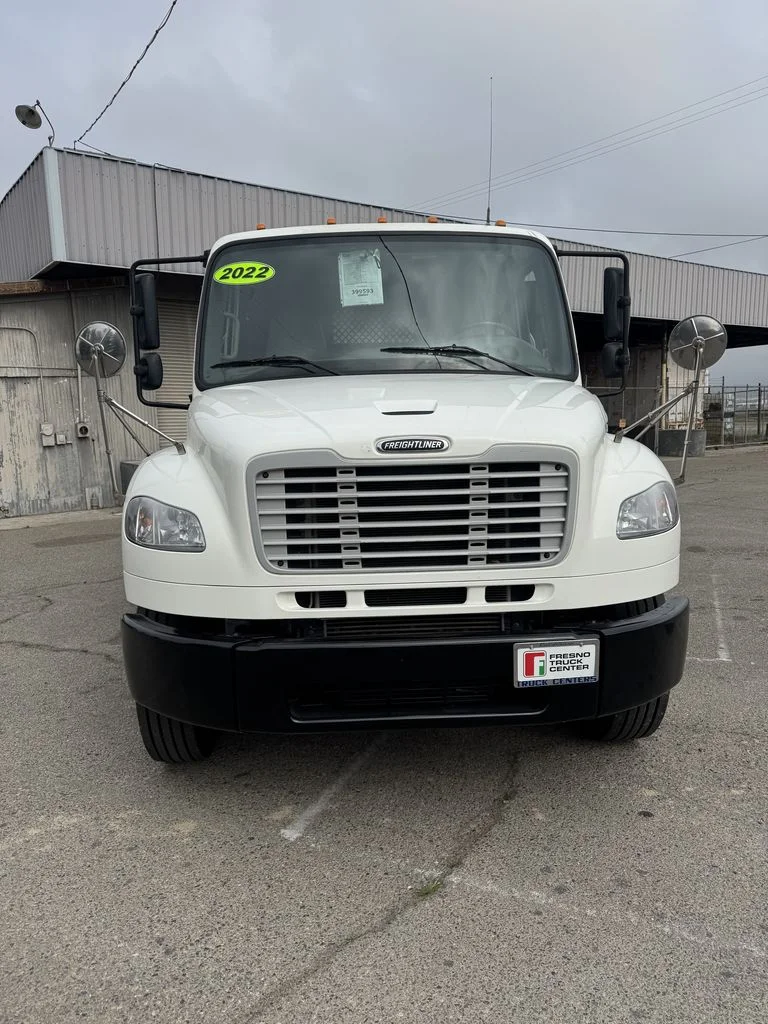 2022 Freightliner eM2 in Fresno, CA — photo 3