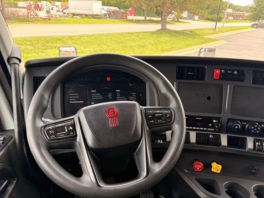2023 Kenworth T680 in Kansas City, MO — photo 15