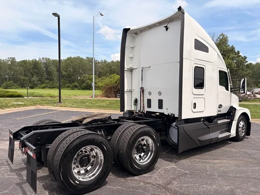2023 Kenworth T680 in Kansas City, MO — photo 10