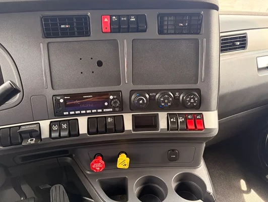 2023 Kenworth T680 in Kansas City, MO — photo 22