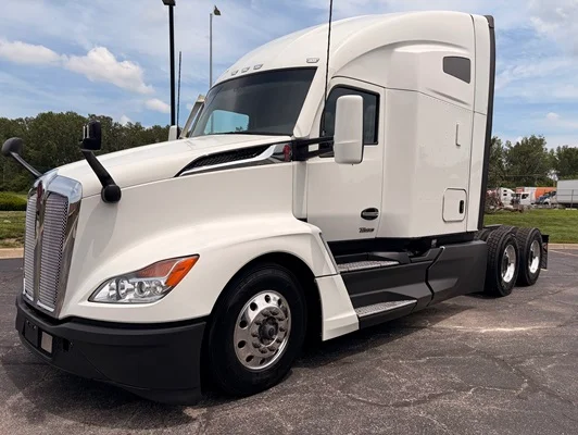 2023 Kenworth T680 in Kansas City, MO — photo 9