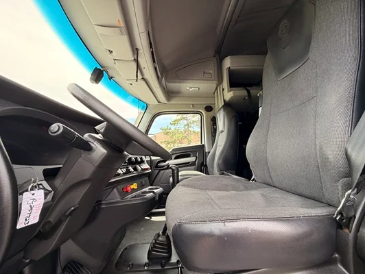 2023 Kenworth T680 in Kansas City, MO — photo 14