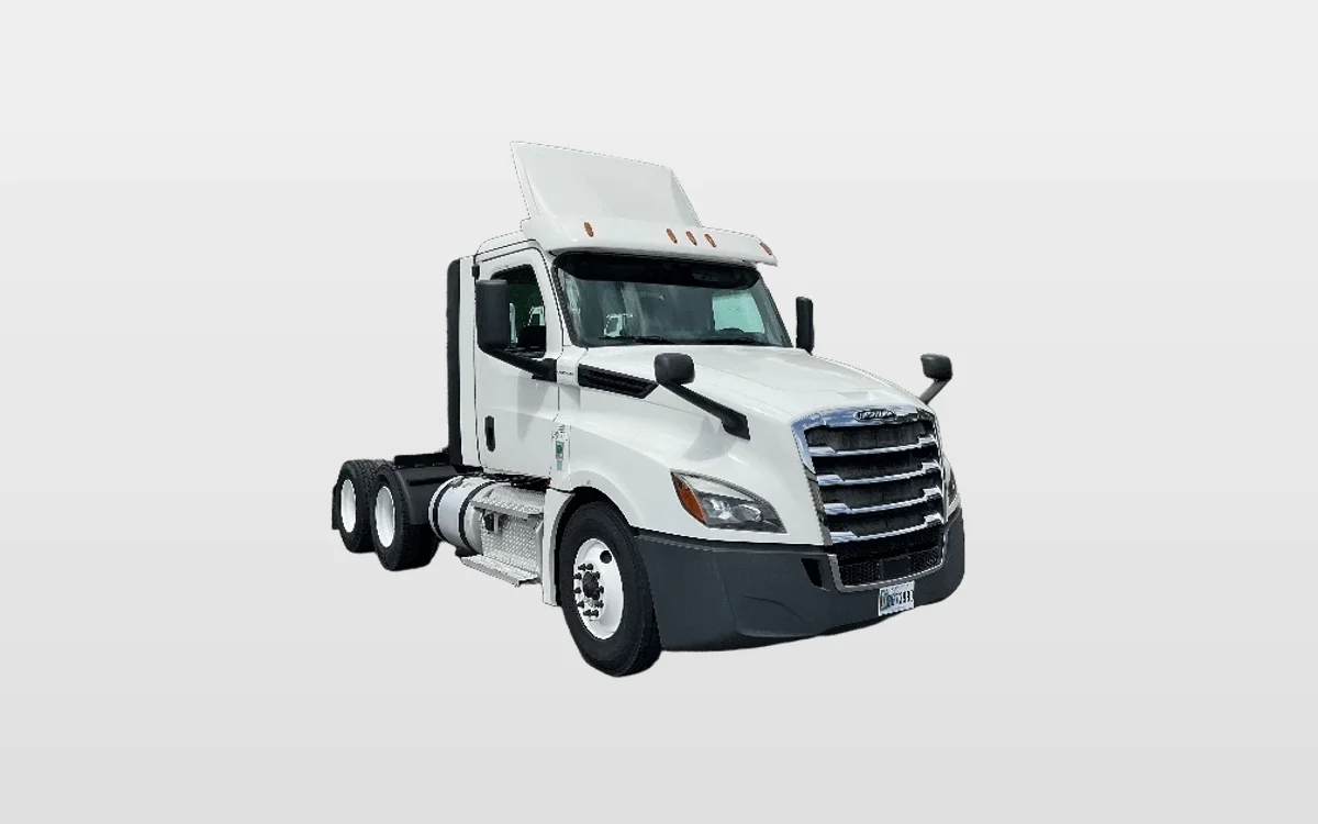 2020 Freightliner Cascadia - image 1