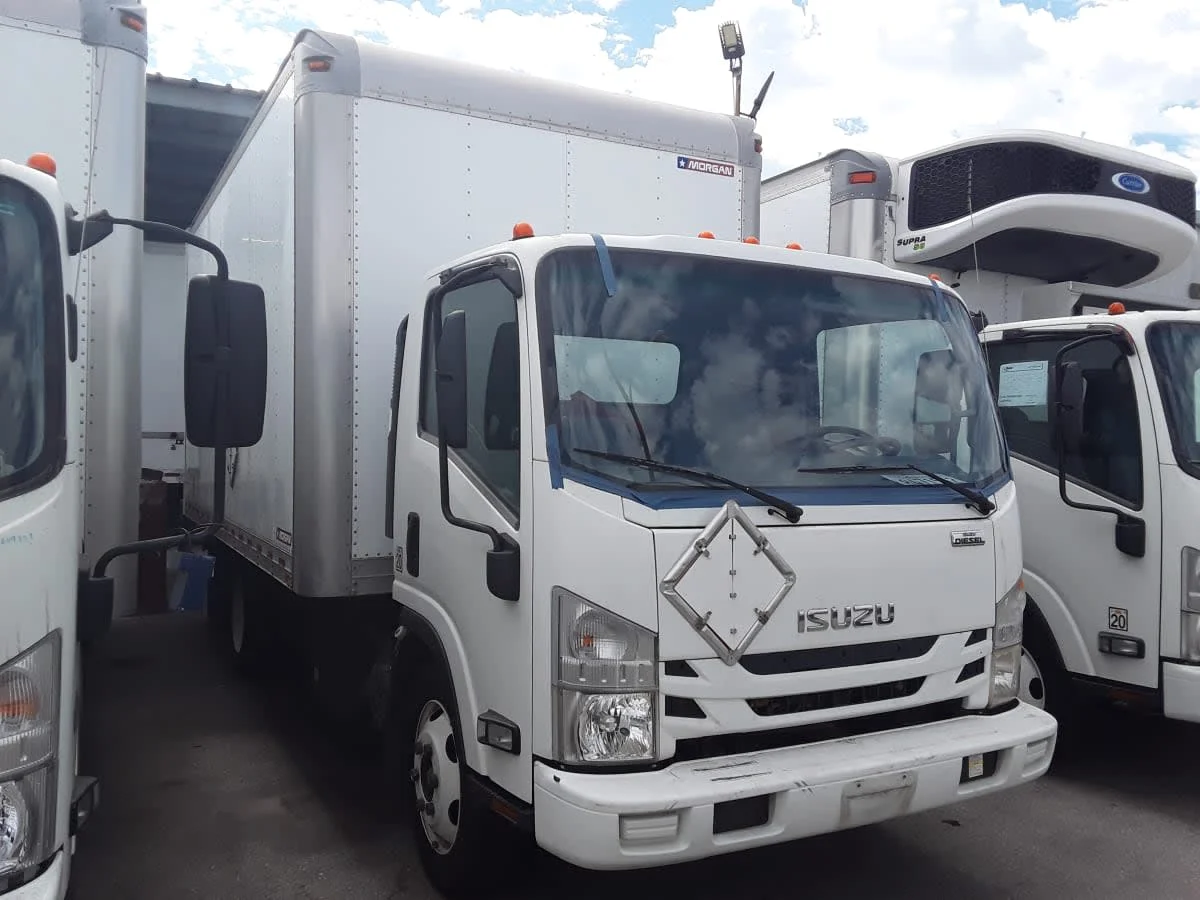 2017 Isuzu NQR - image 3