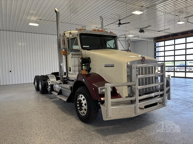 2020 Kenworth T800 in Hartford, SD — photo 5