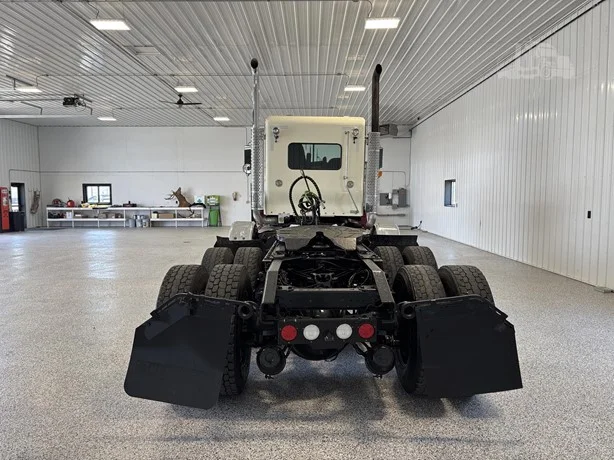 2020 Kenworth T800 in Hartford, SD — photo 3