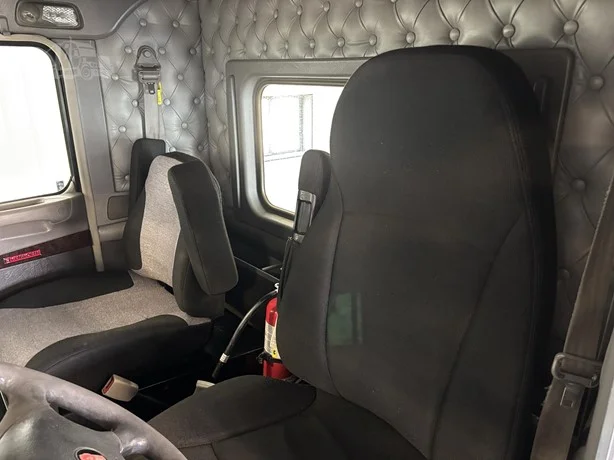 2020 Kenworth T800 in Hartford, SD — photo 12