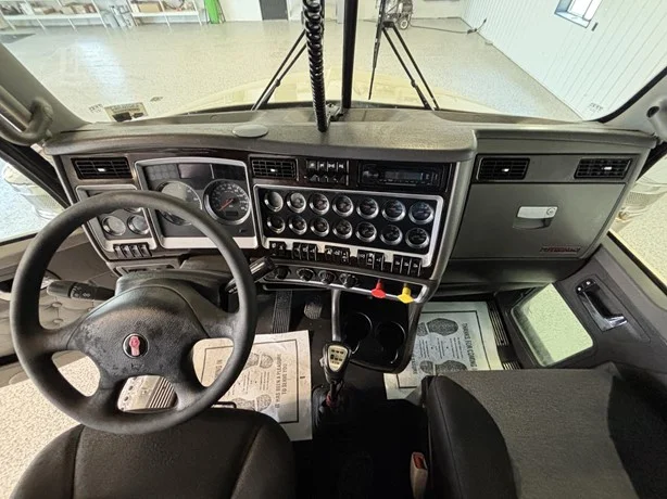 2020 Kenworth T800 in Hartford, SD — photo 13